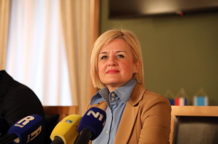 Rijeka: Gradonačelnica Iva Rinčić, Aleksandar Milaković i Vlado Mezak na konferenciji Rijeka: Gradonačelnica Iva Rinčić, Aleksandar Milaković i Vlado Mezak na konferenciji