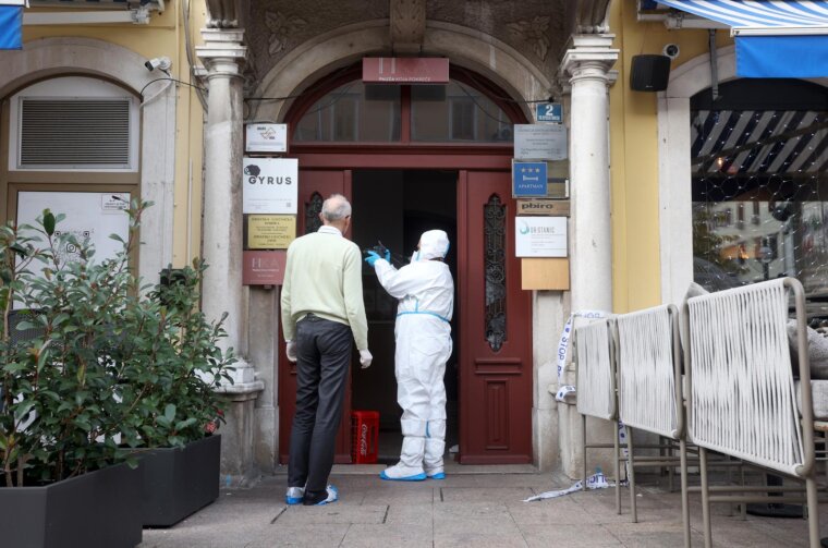 Rijeka: Žena umrla na stubištu, u stanu pronađen muškarac s ozljedama vrata Rijeka: Žena umrla na stubištu, u stanu pronađen muškarac s ozljedama vrata