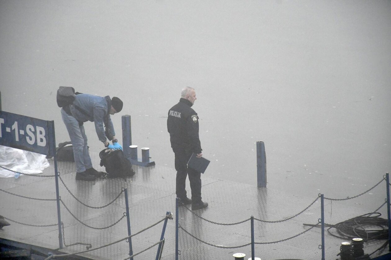 U Savi kod Slavonskog Broda prevrnuo se čamac s ljudima, najmanje jedna osoba poginula U Savi kod Slavonskog Broda prevrnuo se čamac s ljudima, najmanje jedna osoba poginula