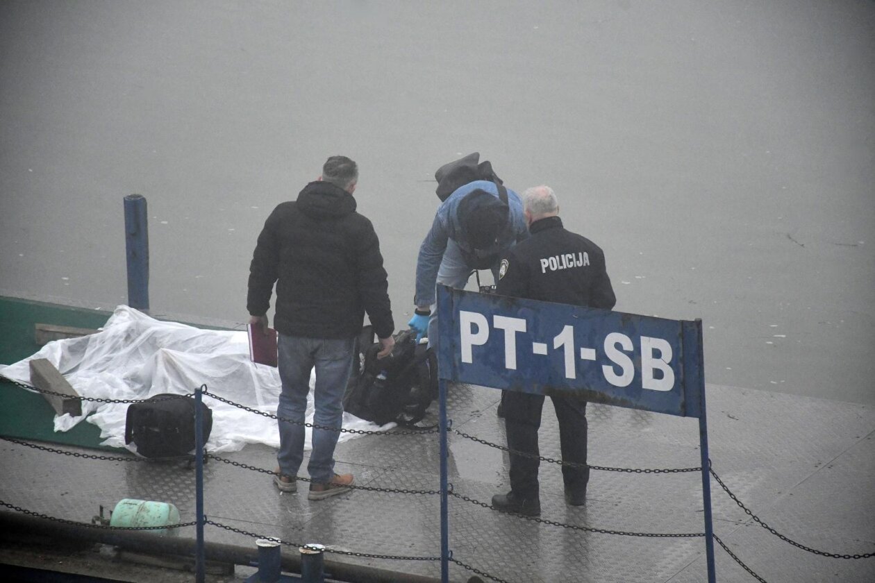 U Savi kod Slavonskog Broda prevrnuo se čamac s ljudima, najmanje jedna osoba poginula U Savi kod Slavonskog Broda prevrnuo se čamac s ljudima, najmanje jedna osoba poginula