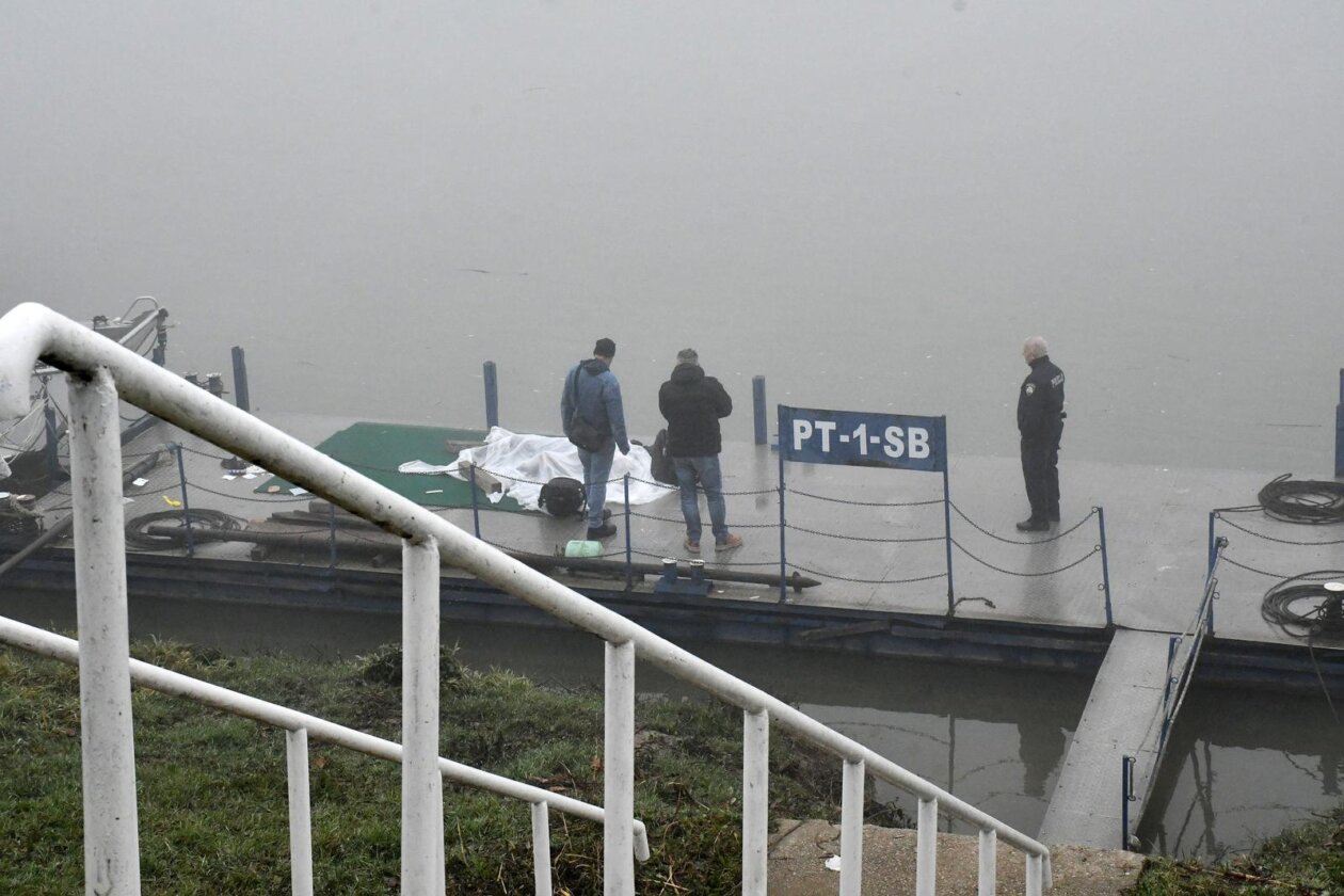 U Savi kod Slavonskog Broda prevrnuo se čamac s ljudima, najmanje jedna osoba poginula U Savi kod Slavonskog Broda prevrnuo se čamac s ljudima, najmanje jedna osoba poginula