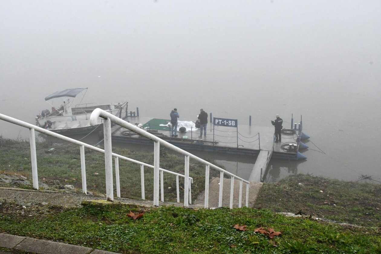 U Savi kod Slavonskog Broda prevrnuo se čamac s ljudima, najmanje jedna osoba poginula U Savi kod Slavonskog Broda prevrnuo se čamac s ljudima, najmanje jedna osoba poginula