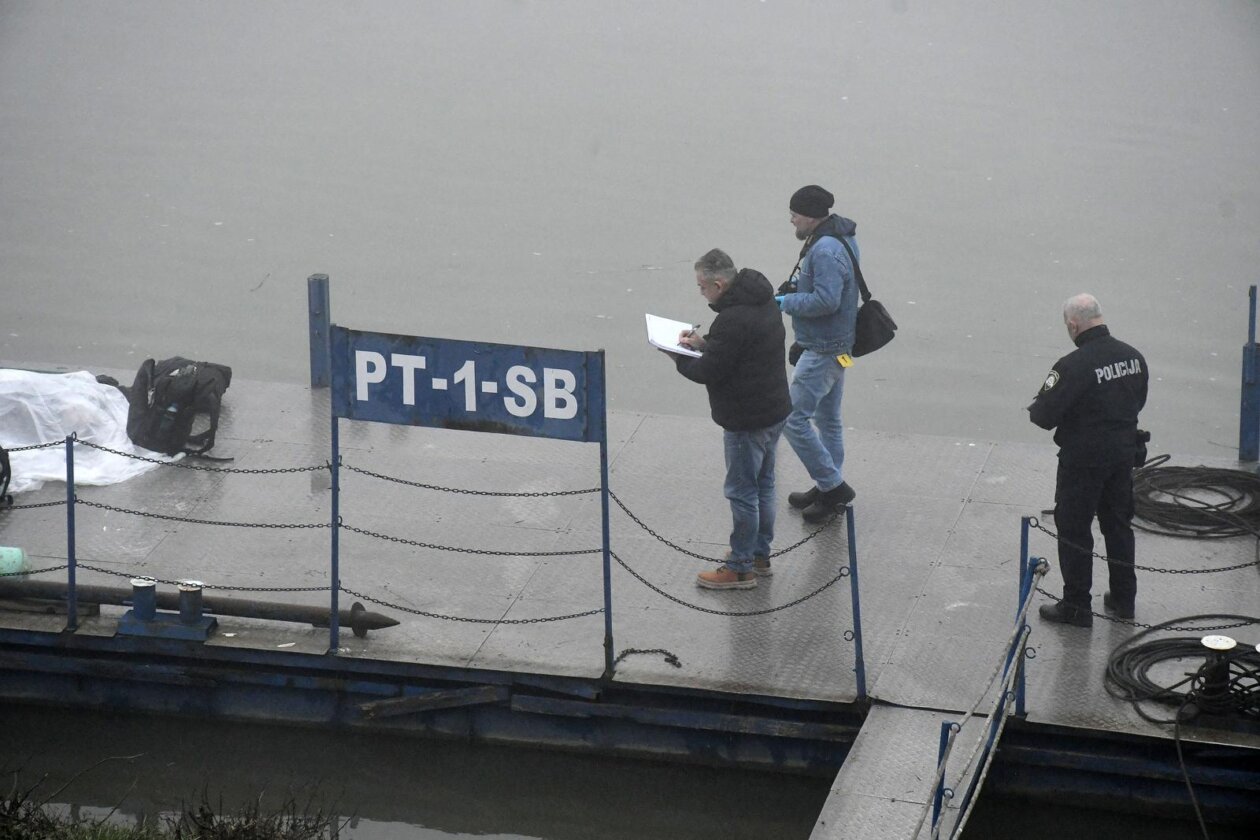 U Savi kod Slavonskog Broda prevrnuo se čamac s ljudima, najmanje jedna osoba poginula U Savi kod Slavonskog Broda prevrnuo se čamac s ljudima, najmanje jedna osoba poginula