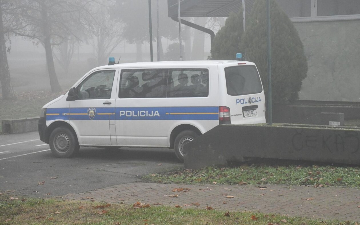 U Savi kod Slavonskog Broda prevrnuo se čamac s ljudima, najmanje jedna osoba poginula U Savi kod Slavonskog Broda prevrnuo se čamac s ljudima, najmanje jedna osoba poginula