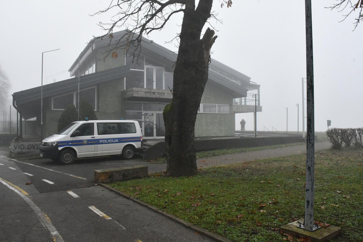 U Savi kod Slavonskog Broda prevrnuo se čamac s ljudima, najmanje jedna osoba poginula U Savi kod Slavonskog Broda prevrnuo se čamac s ljudima, najmanje jedna osoba poginula