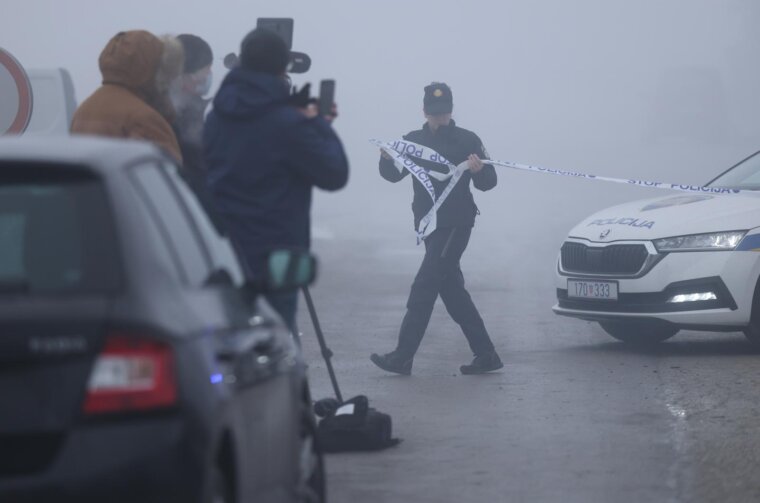 Vatrogasci i policija ispred CIAK-a gdje je tijekom noći izbio požar Vatrogasci i policija ispred CIAK-a gdje je tijekom noći izbio požar