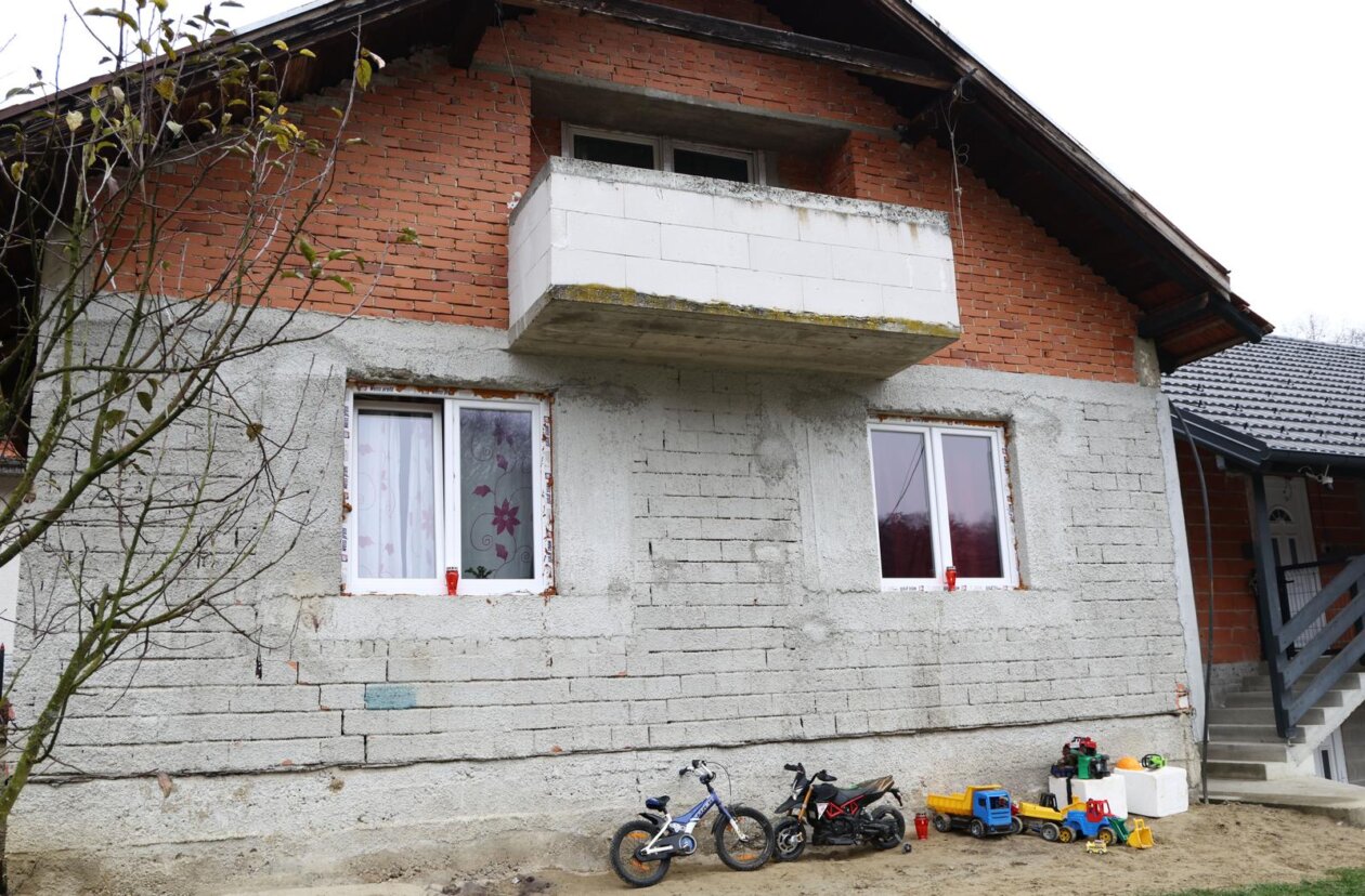 Bedekovcina: U obiteljskoj kući ubio ženu, a zatim presudio sebi Bedekovcina: U obiteljskoj kući ubio ženu, a zatim presudio sebi