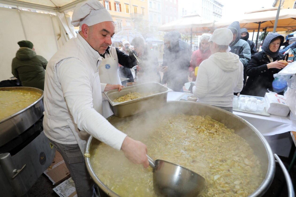 Rijeka: Na Badnjak građanima se dijeli bakalar na gulaš i na bijelo