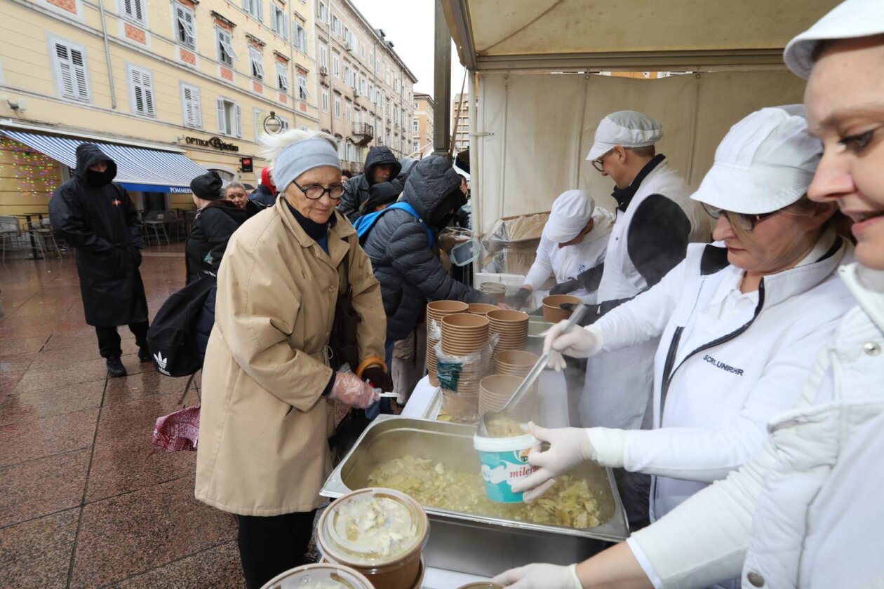 Rijeka: Na Badnjak građanima se dijeli bakalar na gulaš i na bijelo