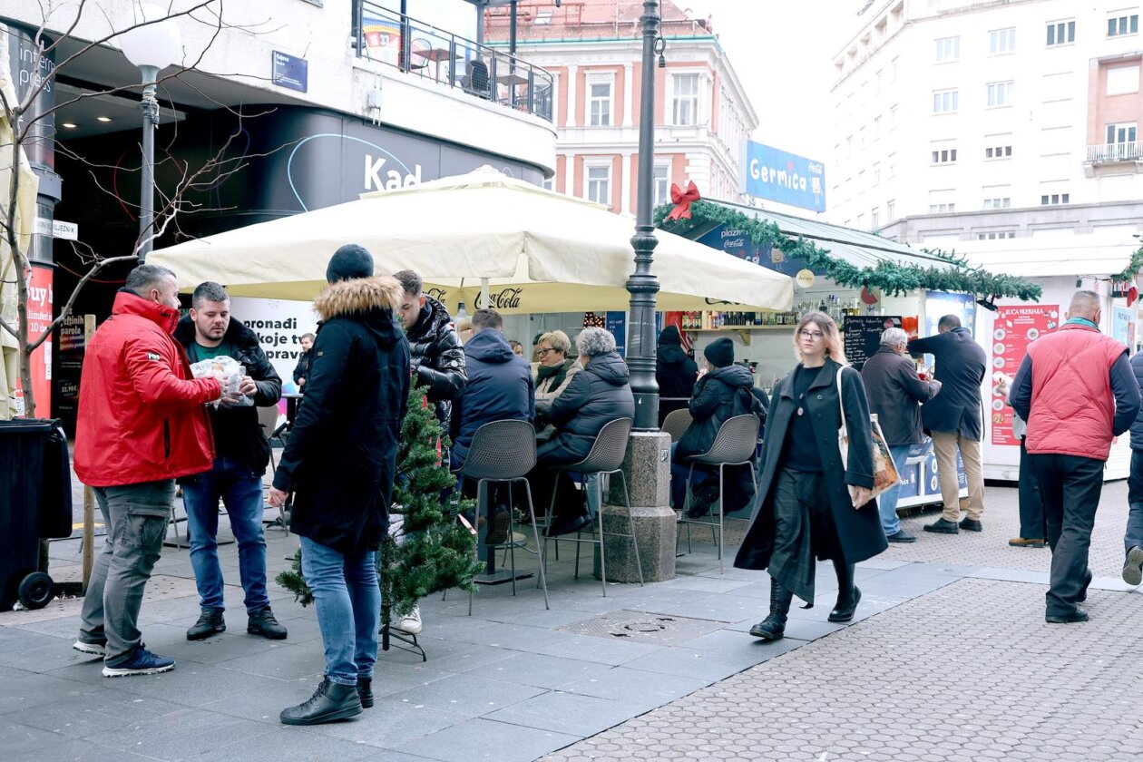 Zagreb: Otvorene su prve kućice Adventa