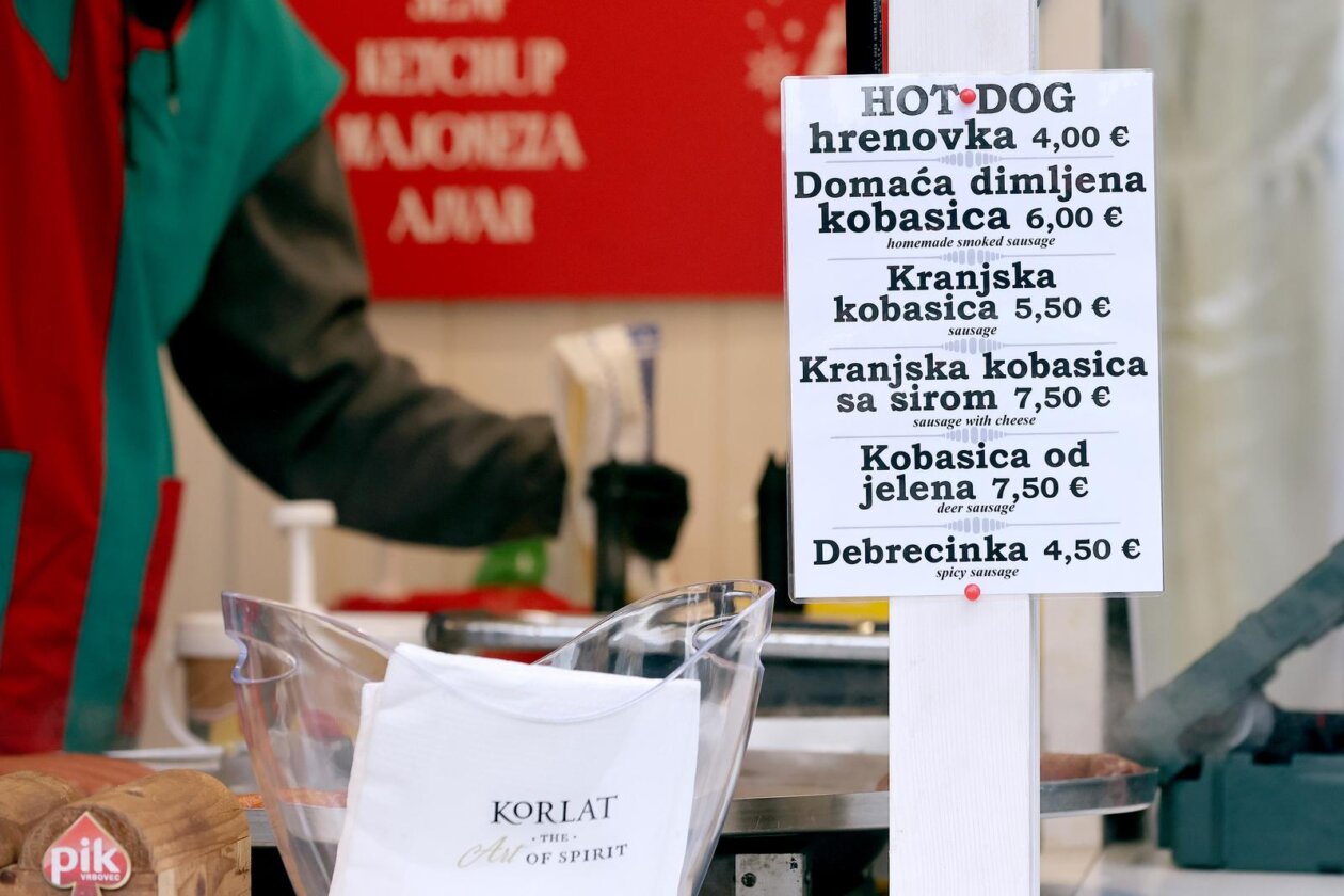 Zagreb: Otvorene su prve kućice Adventa