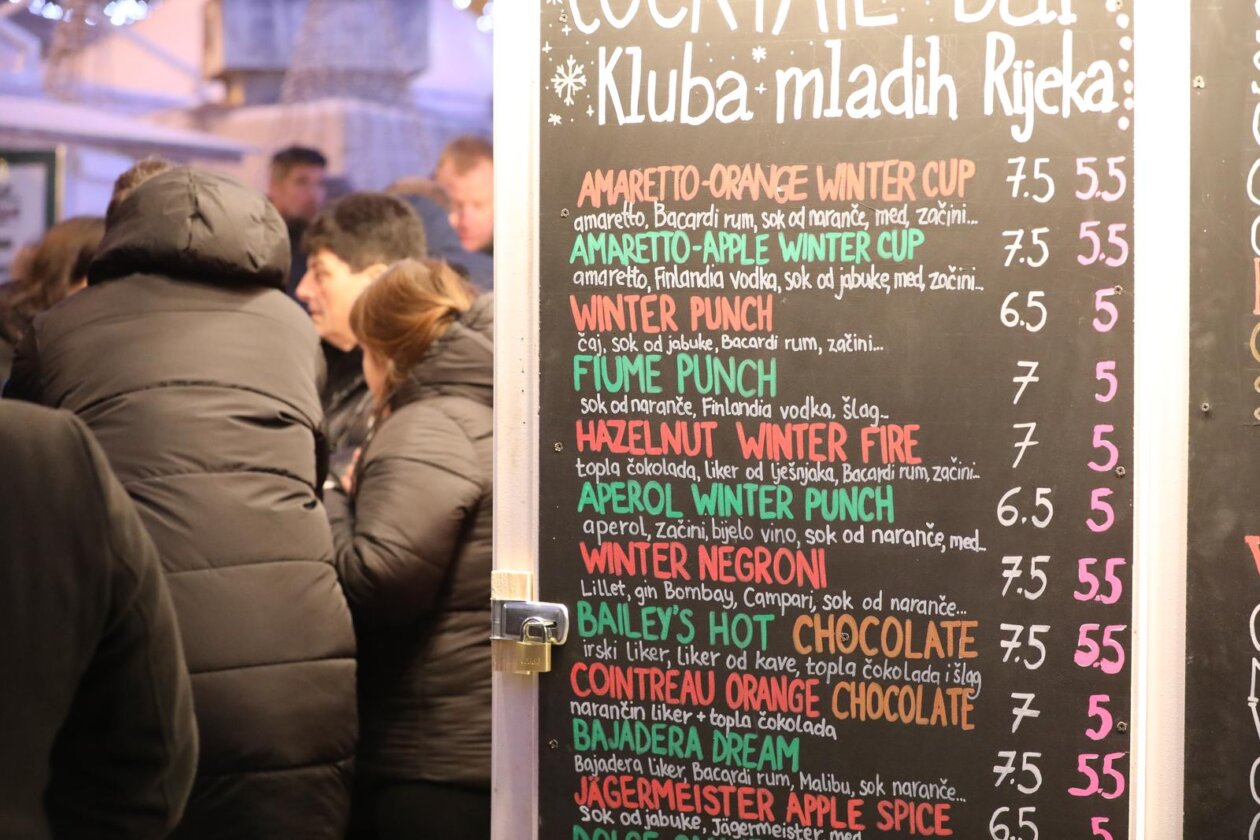 Rijeka: Zapo?elo adventiranje na Trgu Rije?ke rezolucije i Koblerovom trgu