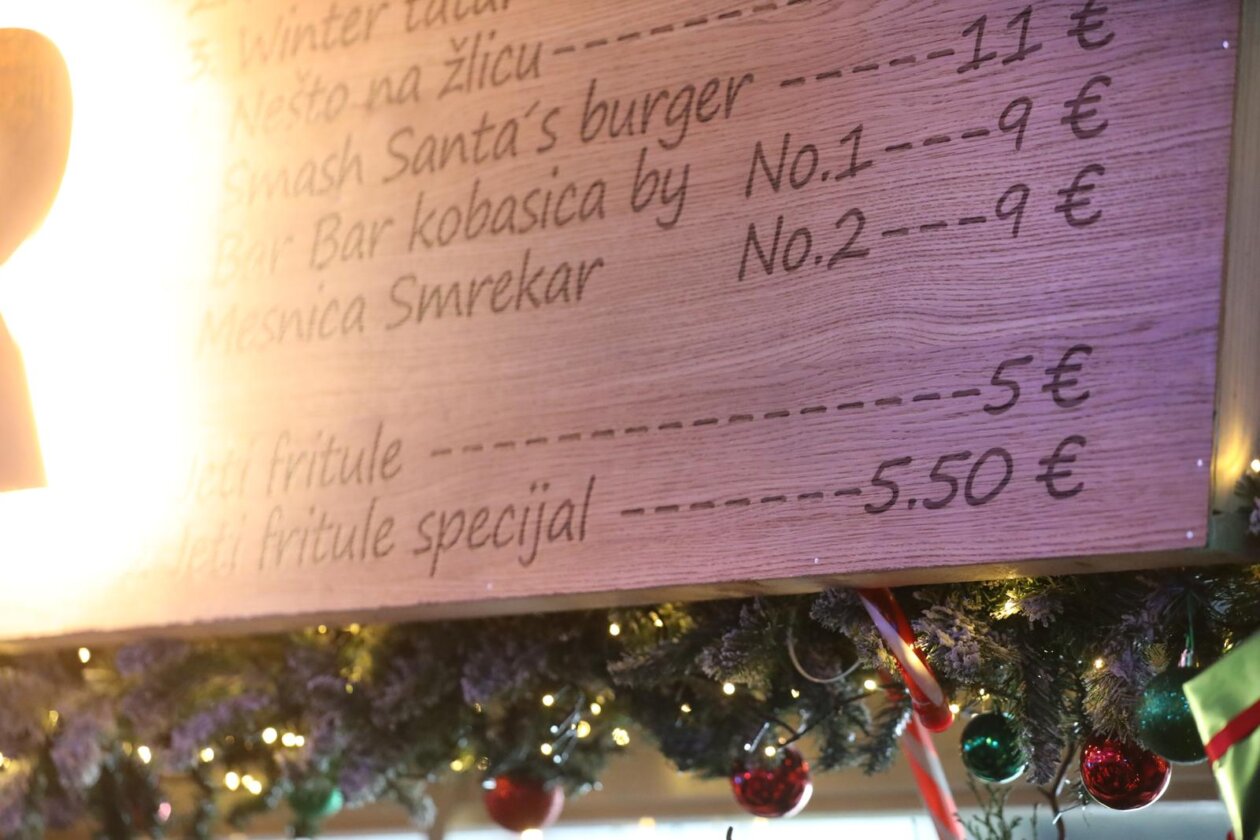 Rijeka: Zapo?elo adventiranje na Trgu Rije?ke rezolucije i Koblerovom trgu