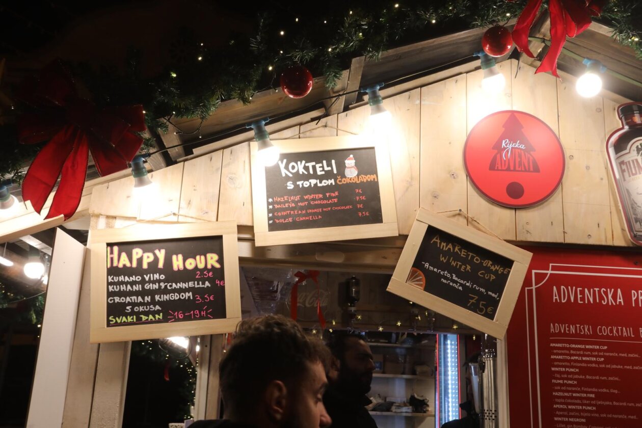 Rijeka: Zapo?elo adventiranje na Trgu Rije?ke rezolucije i Koblerovom trgu