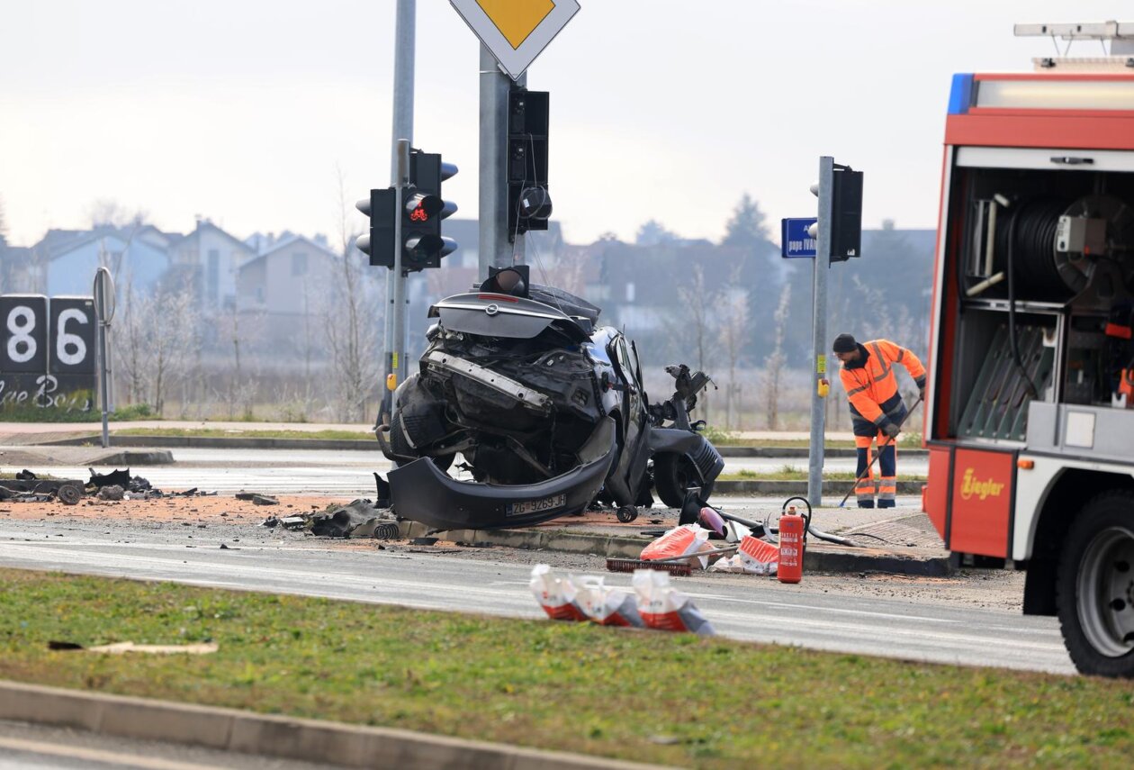 Velika Gorica: Automobilom sletio s ceste pa udario u stup