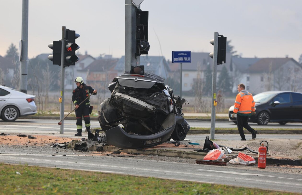 Velika Gorica: Automobilom sletio s ceste pa udario u stup