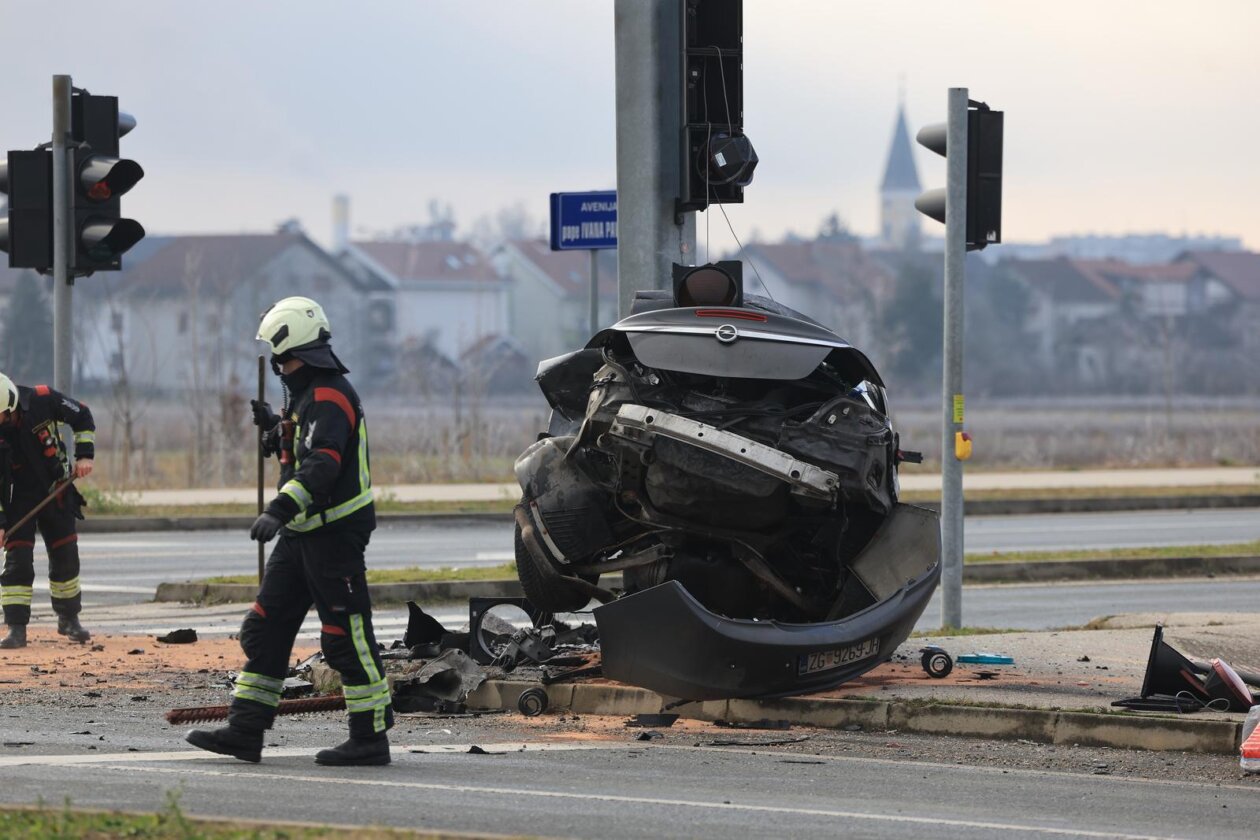 Velika Gorica: Automobilom sletio s ceste pa udario u stup