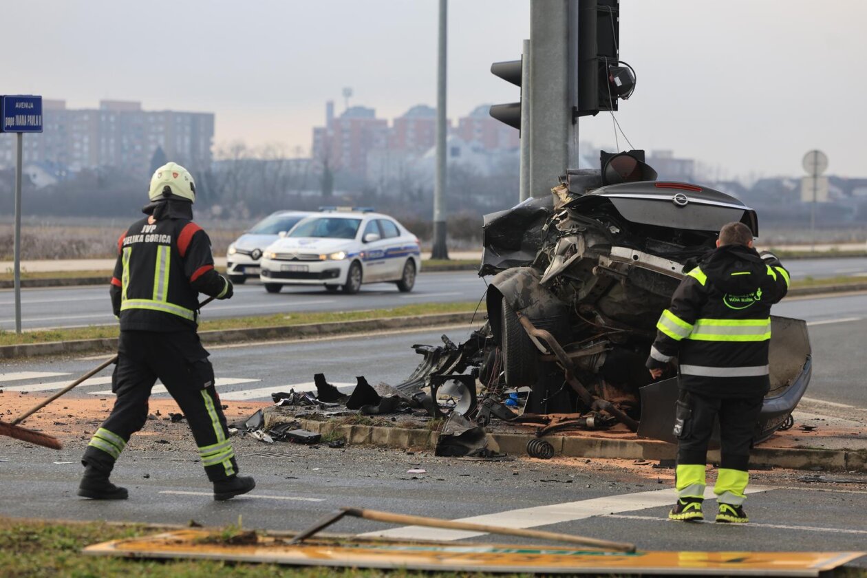 Velika Gorica: Automobilom sletio s ceste pa udario u stup