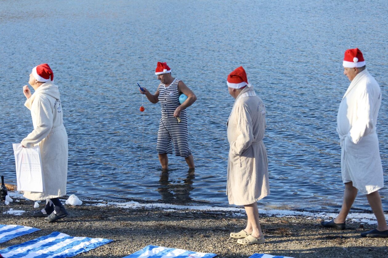 Fužine: Opatijski Kukali okupali se u hladnom jezeru Bajer