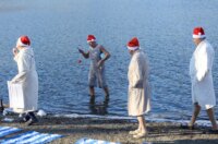 Fužine: Opatijski Kukali okupali se u hladnom jezeru Bajer