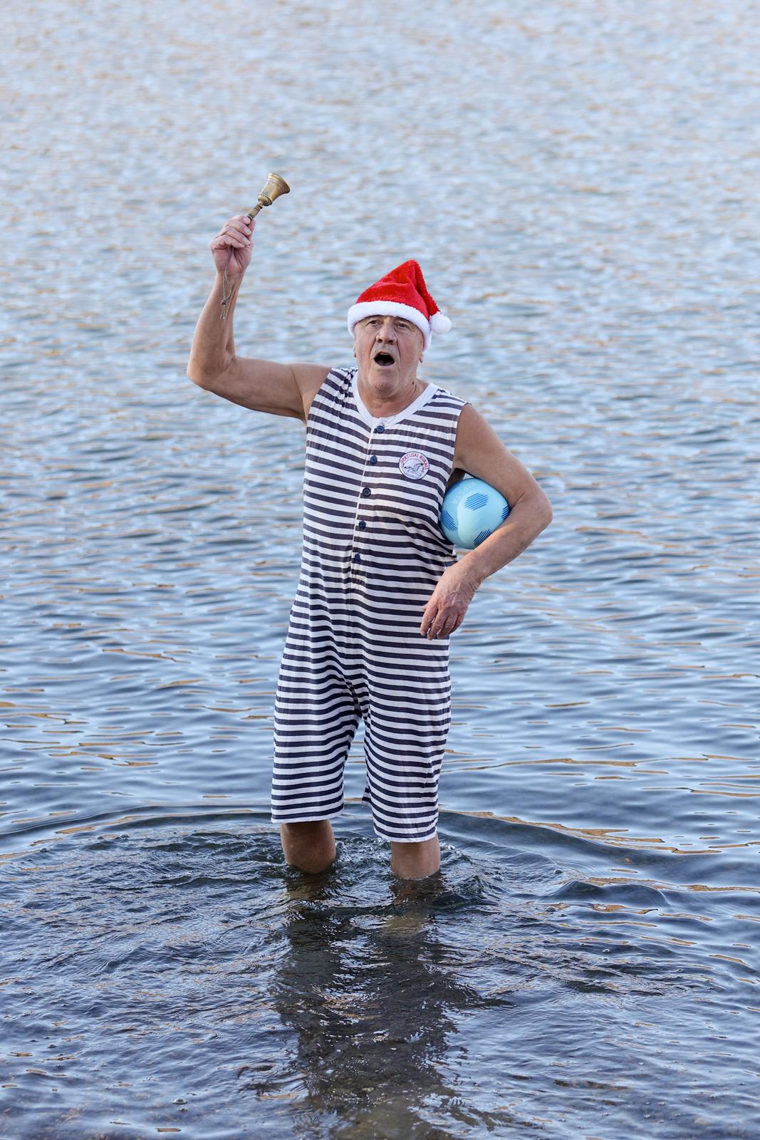 Fužine: Opatijski Kukali okupali se u hladnom jezeru Bajer