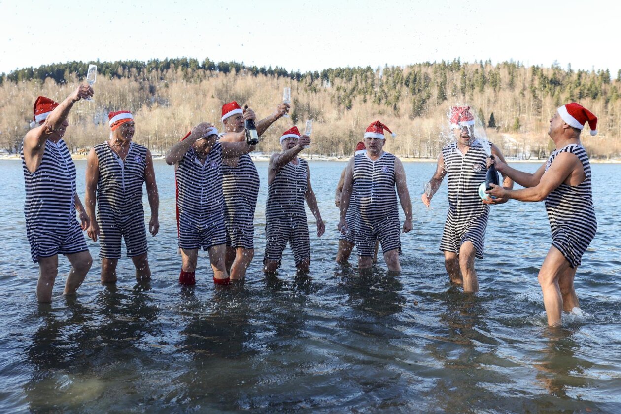 Fužine: Opatijski Kukali okupali se u hladnom jezeru Bajer