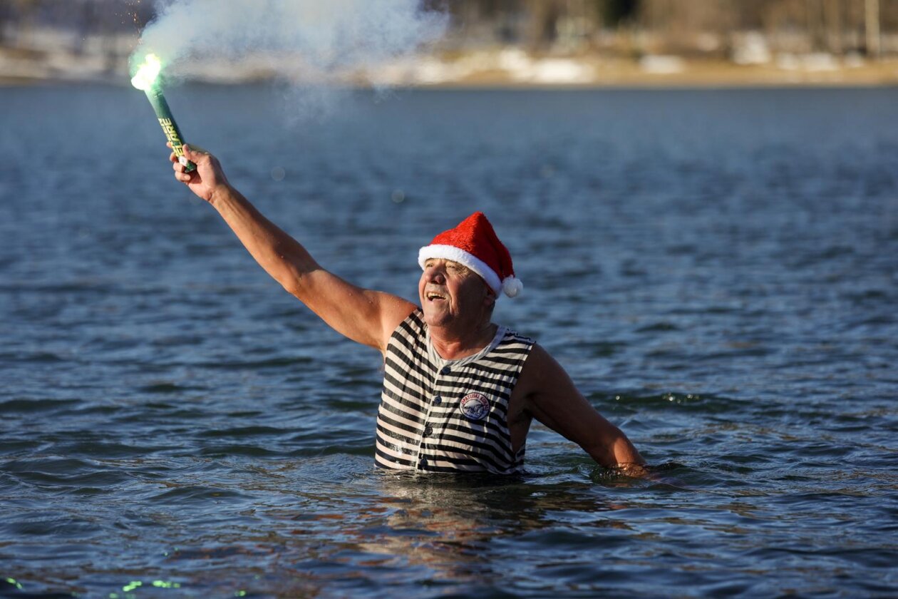 Fužine: Opatijski Kukali okupali se u hladnom jezeru Bajer