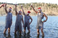 Fužine: Opatijski Kukali okupali se u hladnom jezeru Bajer