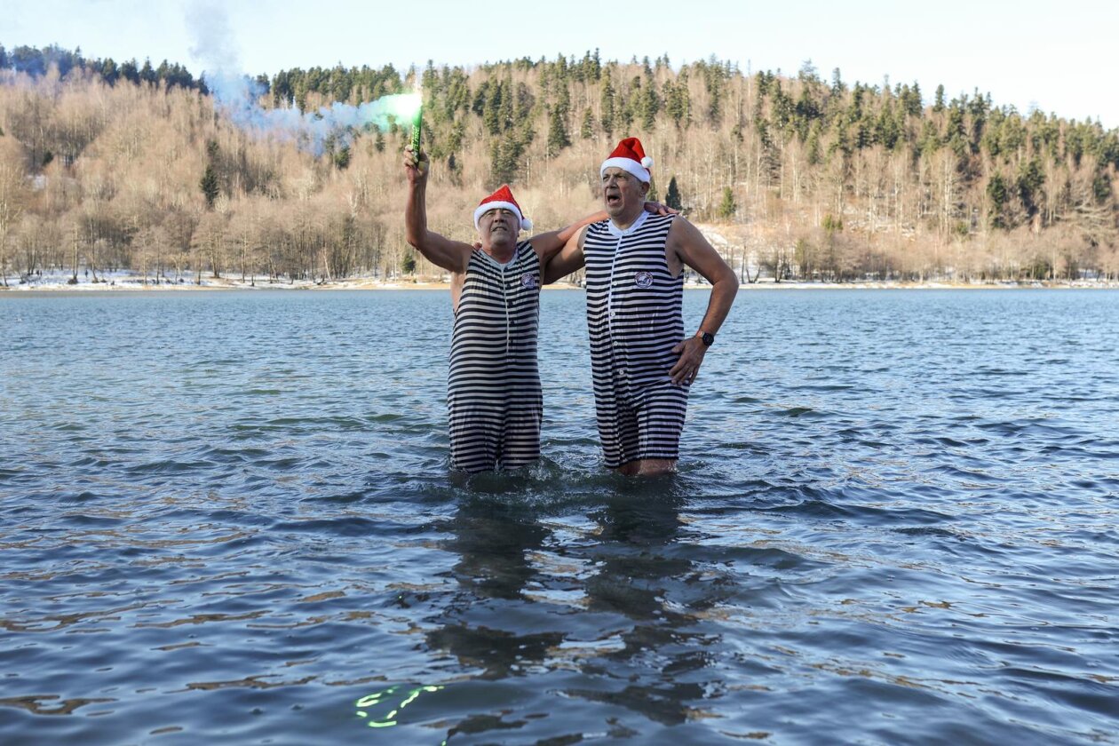 Fužine: Opatijski Kukali okupali se u hladnom jezeru Bajer