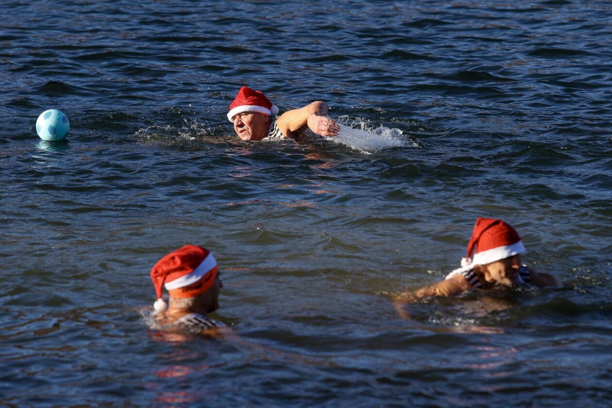 Fužine: Opatijski Kukali okupali se u hladnom jezeru Bajer