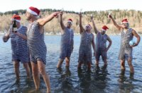 Fužine: Opatijski Kukali okupali se u hladnom jezeru Bajer