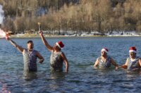 Fužine: Opatijski Kukali okupali se u hladnom jezeru Bajer