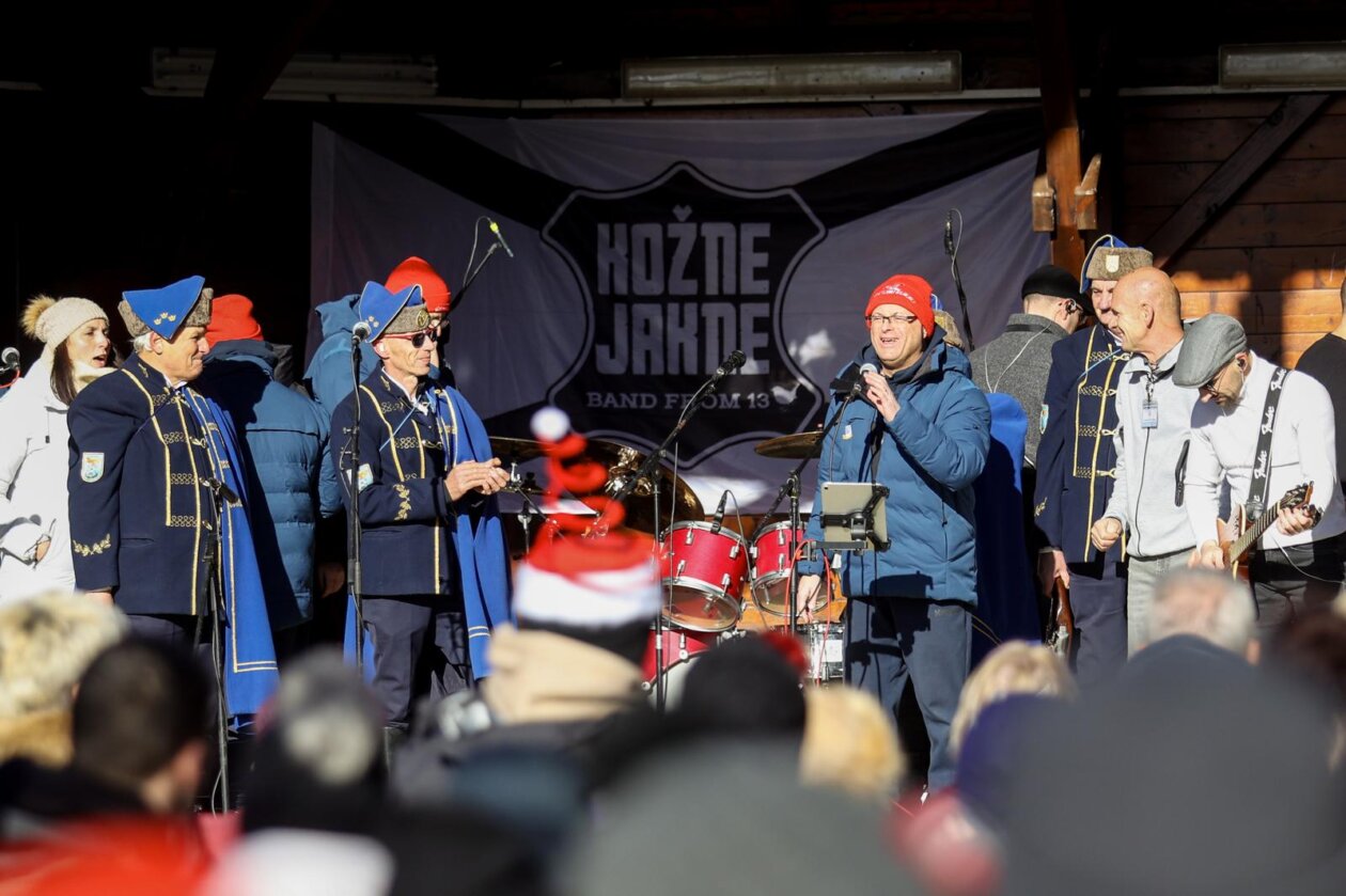 Doček Nove godine u podne u centru Fužina