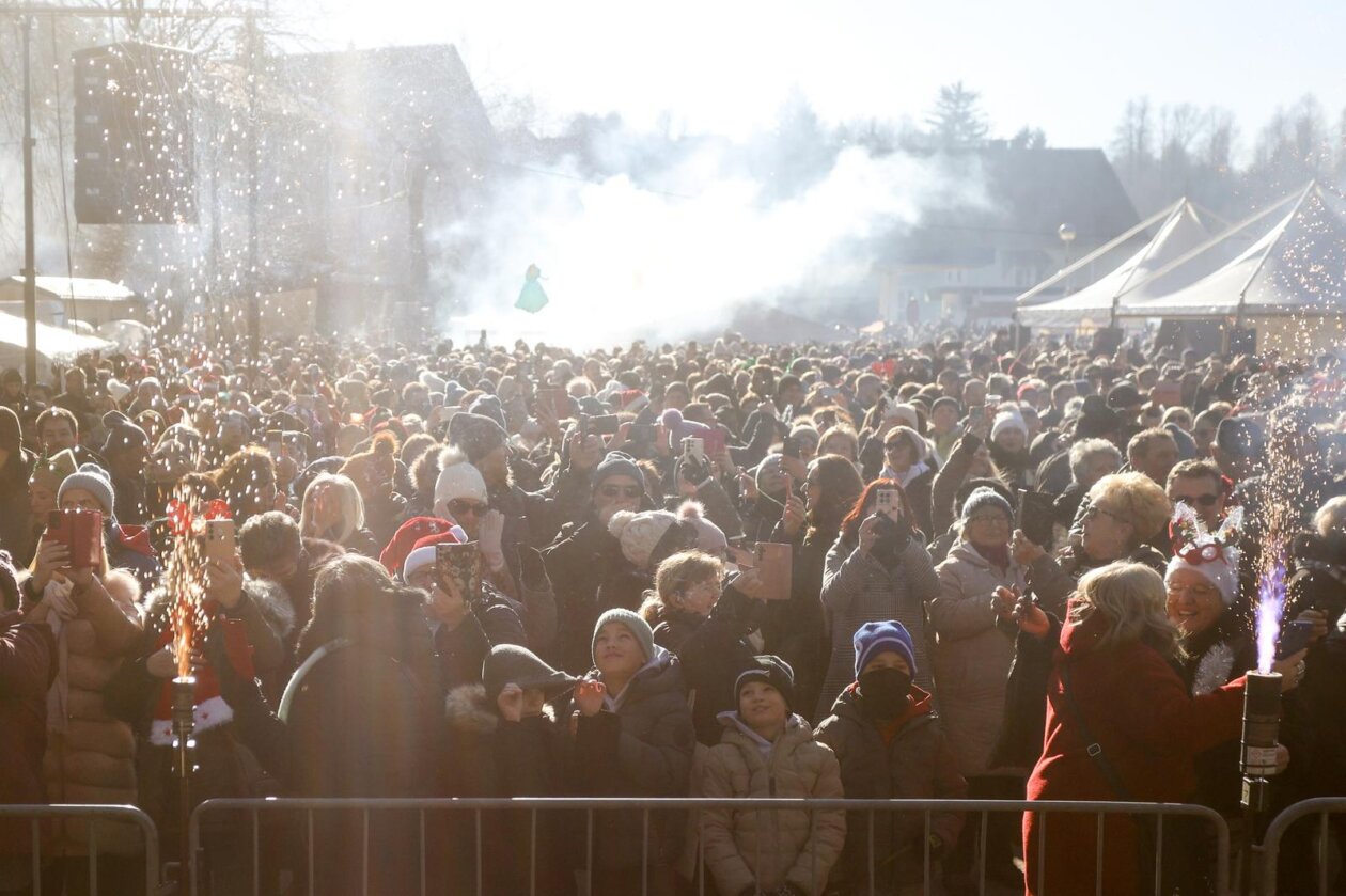 Doček Nove godine u podne u centru Fužina