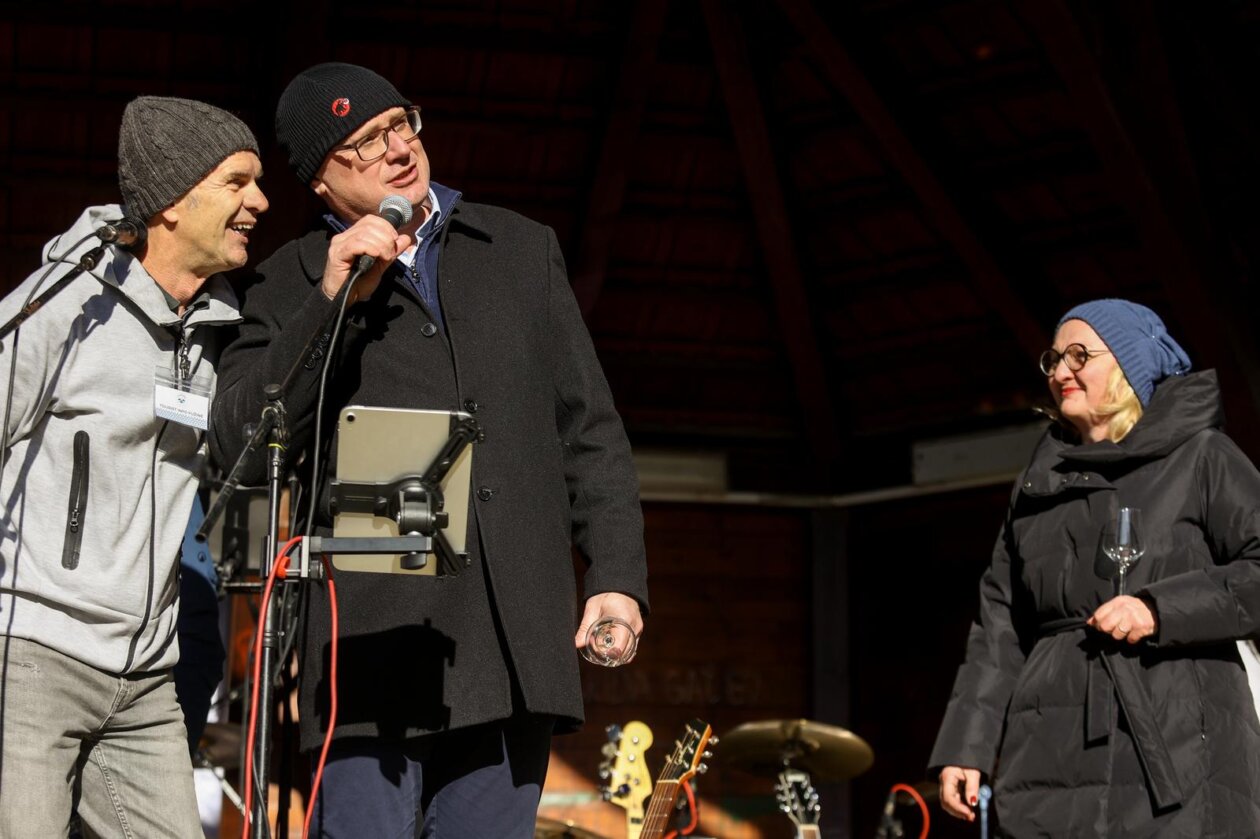 Doček Nove godine u podne u centru Fužina