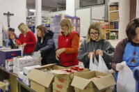 Slaganje-blagdanskih-paketa-za-korisnike-Caritasa-22 Slaganje-blagdanskih-paketa-za-korisnike-Caritasa-22