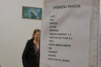 Slaganje-blagdanskih-paketa-za-korisnike-Caritasa-9 Slaganje-blagdanskih-paketa-za-korisnike-Caritasa-9