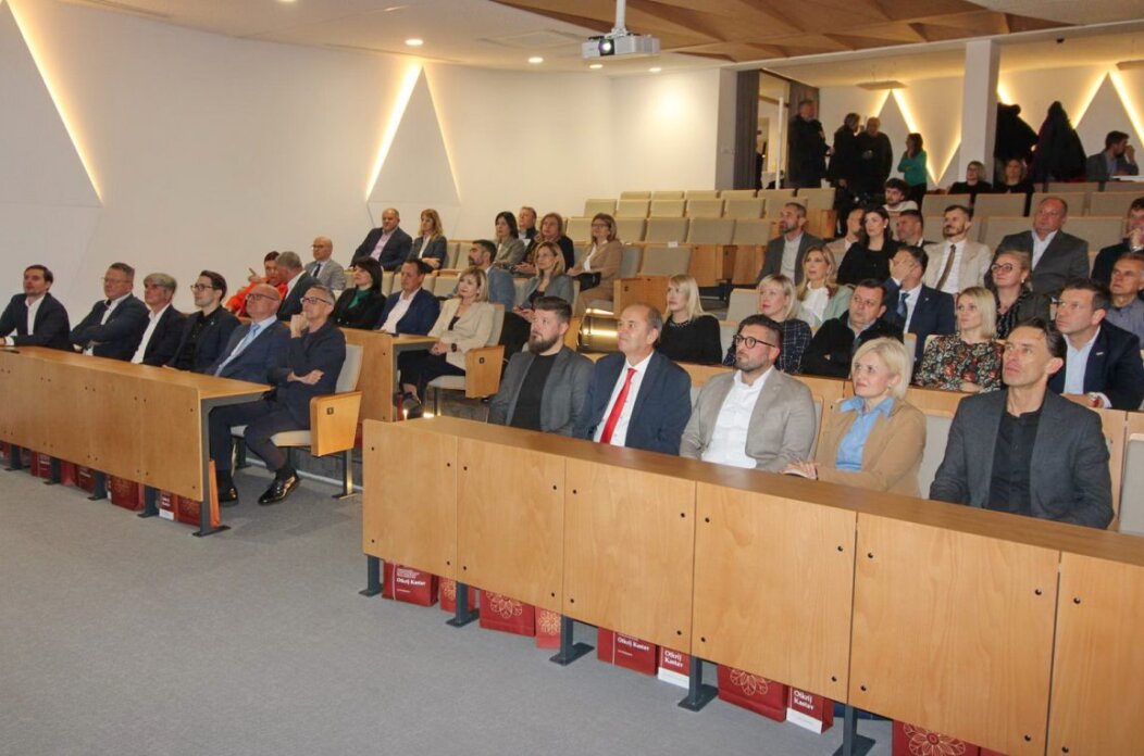 Susret-celnika-JLS-sa-zupanom-1-1200×764 Susret-celnika-JLS-sa-zupanom-1-1200×764