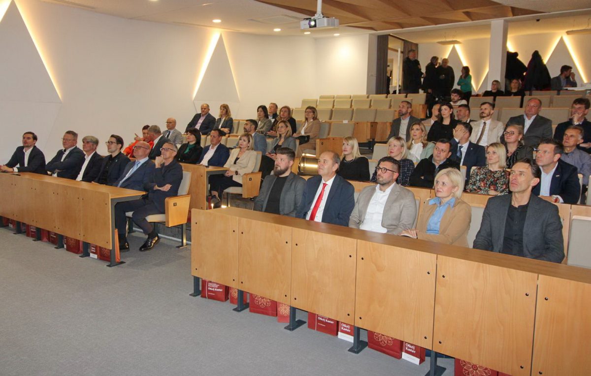 Susret-celnika-JLS-sa-zupanom-1-1200×764 Susret-celnika-JLS-sa-zupanom-1-1200×764