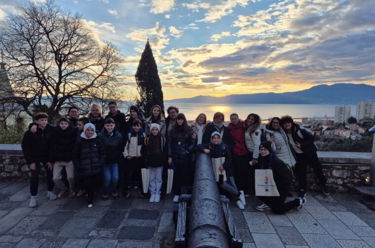 Učenici iz Italije s domaćinima iz OŠ Pećine Učenici iz Italije s domaćinima iz OŠ Pećine