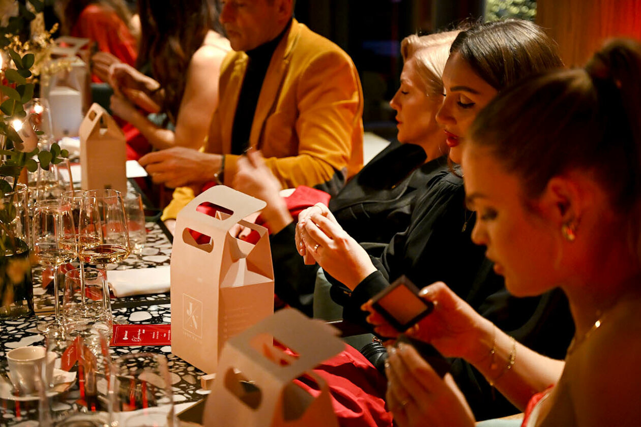 Xmass beauty dinner by Extravagant_4