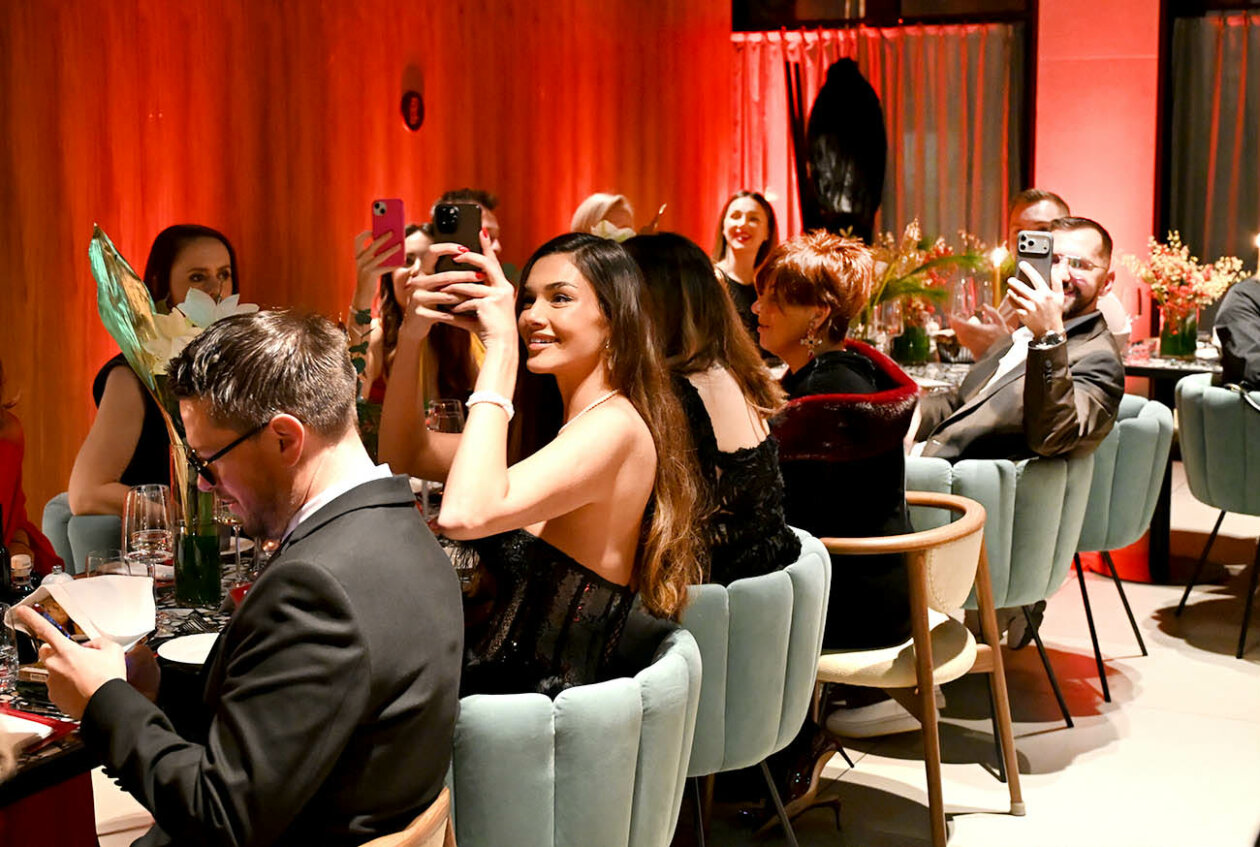 Xmass beauty dinner by Extravagant_5