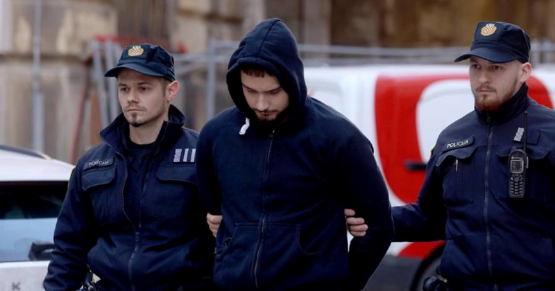 d067241c-b911-42c5-b460-fed5a7f8c7da d067241c-b911-42c5-b460-fed5a7f8c7da