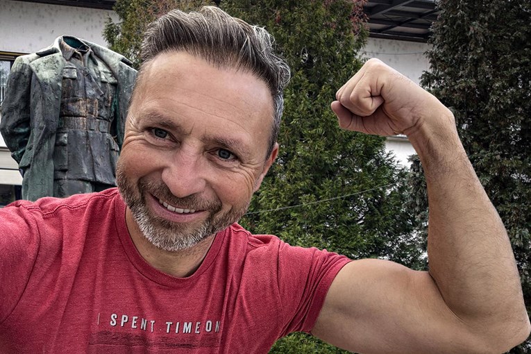 ddbd923a-b669-4129-b3f4-939ad400113d ddbd923a-b669-4129-b3f4-939ad400113d