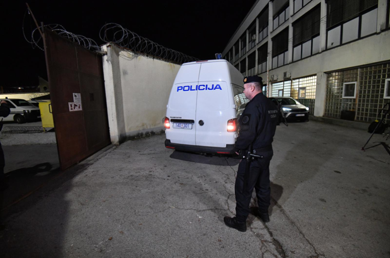 f1fd3dd2-17f0-4a95-b3b7-de5943ff809c