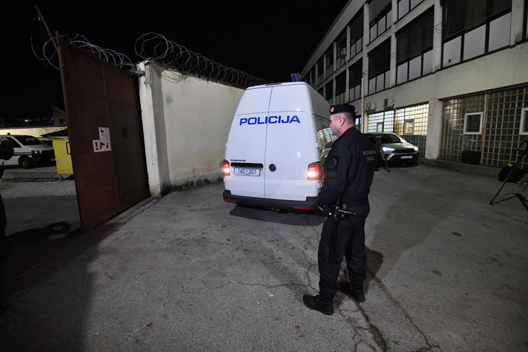 f1fd3dd2-17f0-4a95-b3b7-de5943ff809c f1fd3dd2-17f0-4a95-b3b7-de5943ff809c