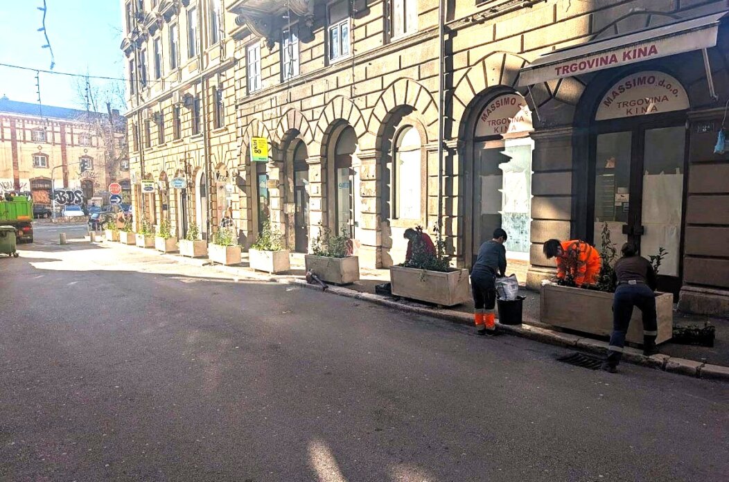 Betonske-vaze-u-Ulici-Blaza-Polica-1200×800