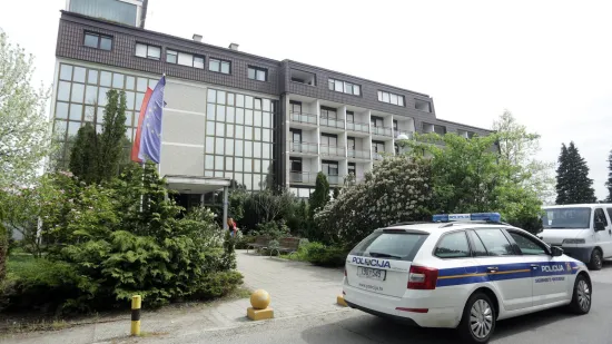 H-cd61bd62-93a5-4b7e-bd84-c64f5cd2a444-550 H-cd61bd62-93a5-4b7e-bd84-c64f5cd2a444-550