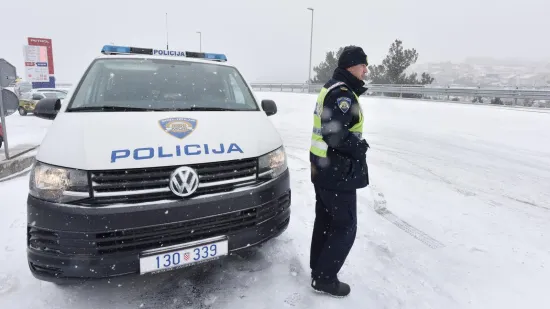 H-e370b74d-d49b-45b8-911c-ec11c0c0eabc-550 H-e370b74d-d49b-45b8-911c-ec11c0c0eabc-550