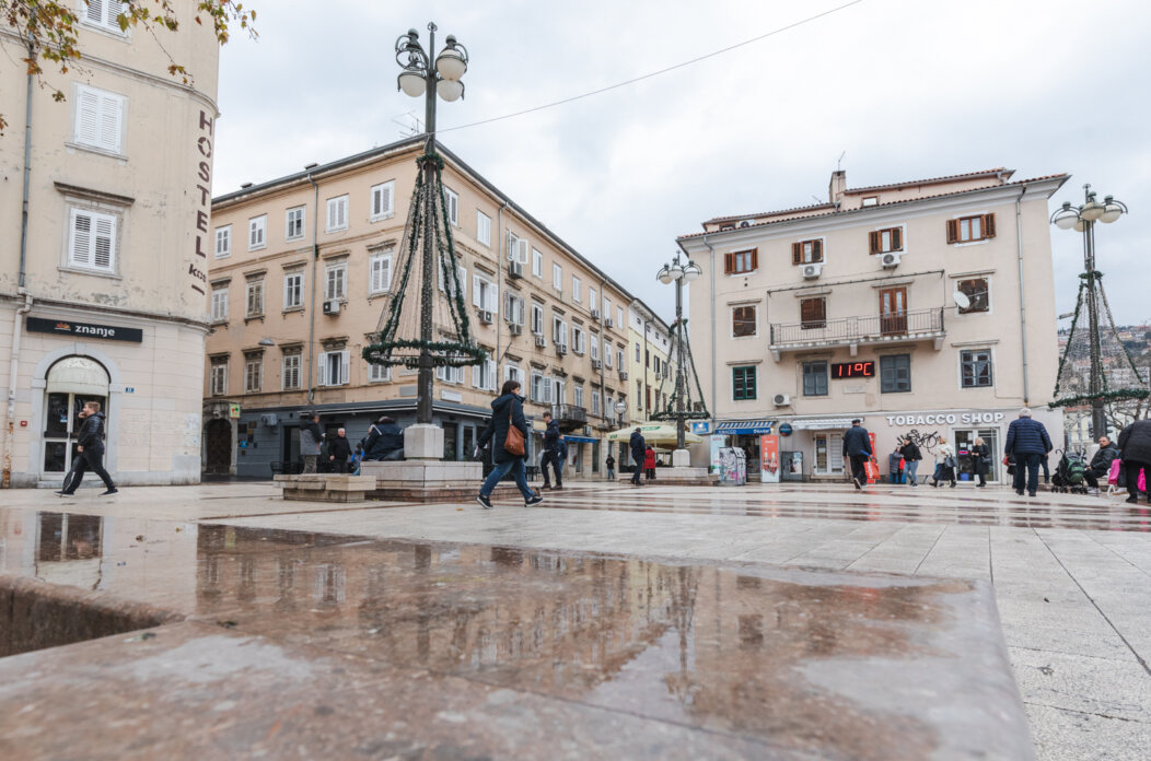 Ilustrativna kiša Jelačićev trg-0058